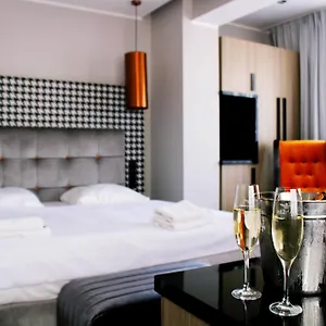 Pomaranczowa Plaza Hotel